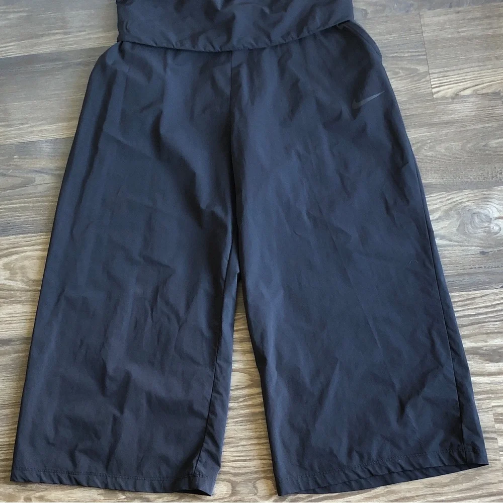 Nike Womens Bliss Studio Pants Foldover Capris Culottes Black
